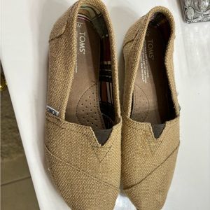 Brand new toms